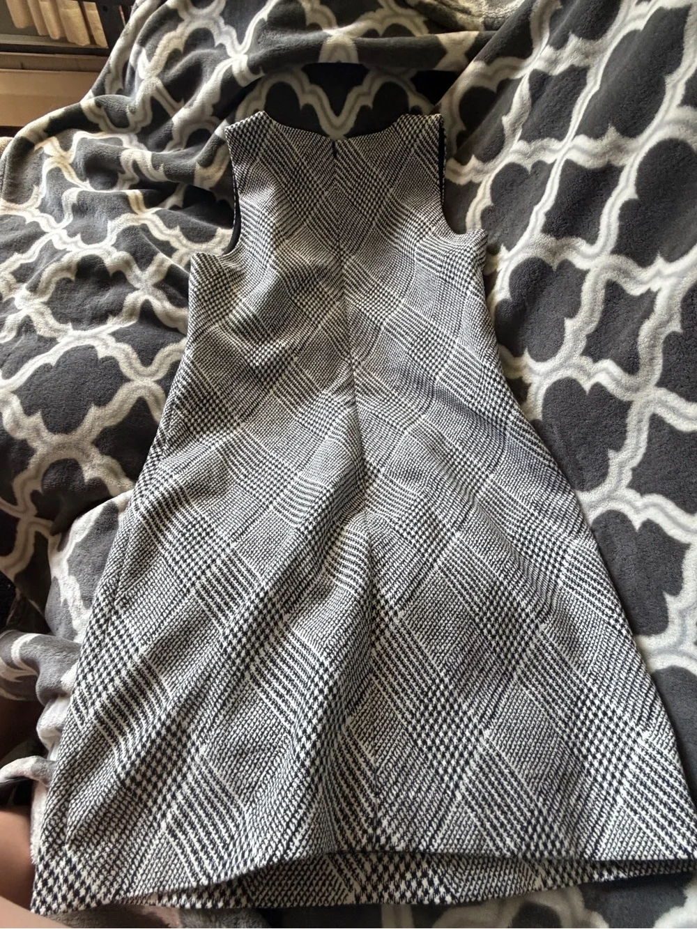 Banana Republic Sleeveless Grey Diamond Sheath Dress